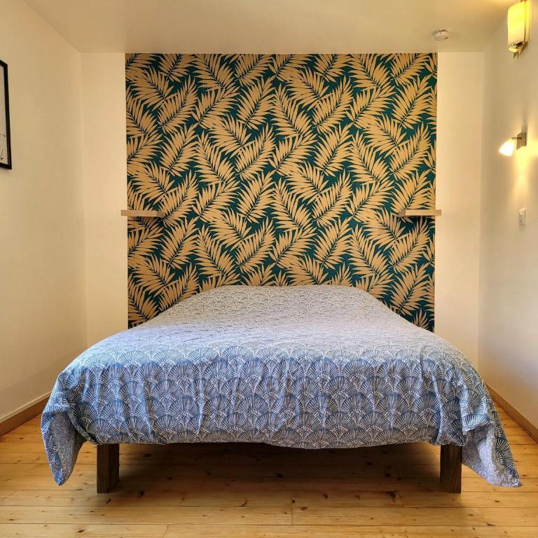 avec CLIMATISEUR APPARTEMENT DESIGN vous propose, un appartement 2 chambres et salon, 3 appartements une pièce, NETFLIX, lits faits à votre arrivée, serviettes de toilette, Ménage, Wifi ,Plage à 190m, BOX à Vélos, paiement 3 fois sans frais - Appartement avec Douche - 2