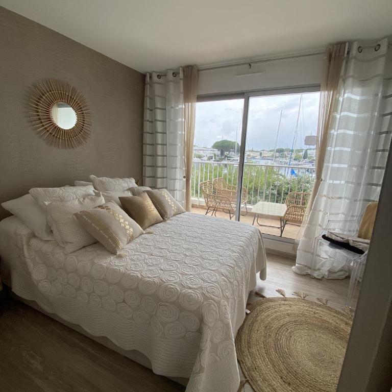 Sol-y-Days Santa Maria vue sur les marinas - Deluxe One-Bedroom Apartment with Harbor View - 16