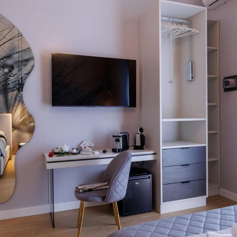 Maria Maruzzella B&B Luxury Suites - Deluxe King Room - 9