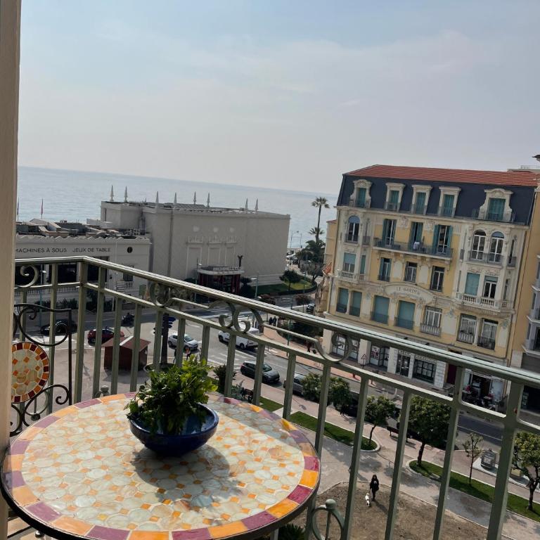 Appartement Charmant lumineux vue mer et jardin exceptionnel 3 étoiles - One-Bedroom Apartment - 28