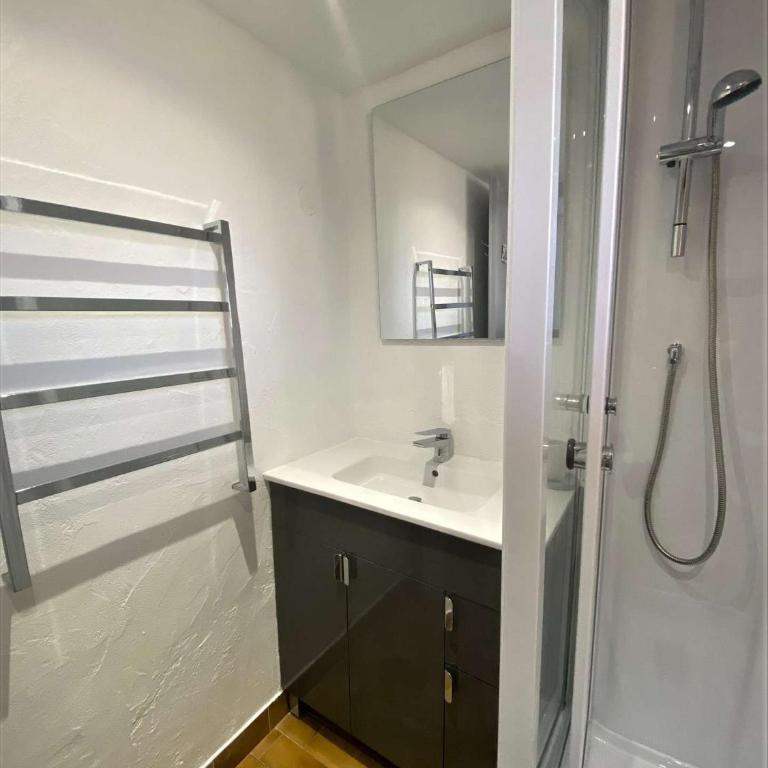 Appart Studio Mezzanine 2 couchages PORT LEUCATE NATURISME PL010-832 - Appartement 4 Chambres - Vue sur Piscine - 12