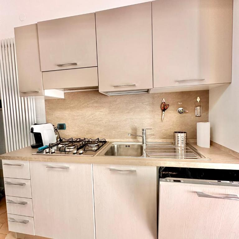 Hostdomus - Villino Matilde - Appartamento con 2 Camere da Letto - 42