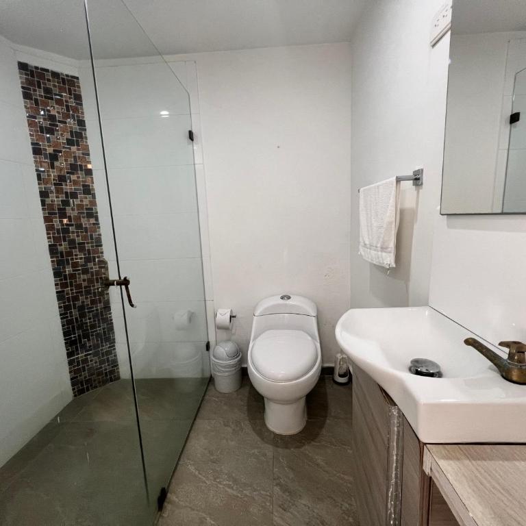 Apto Moderno, Ubicacion Perfecta, a media calle del Malecon y Embalse, a 8 min de la Piedra del Peñol - Apartamento de 2 dormitorios - 20