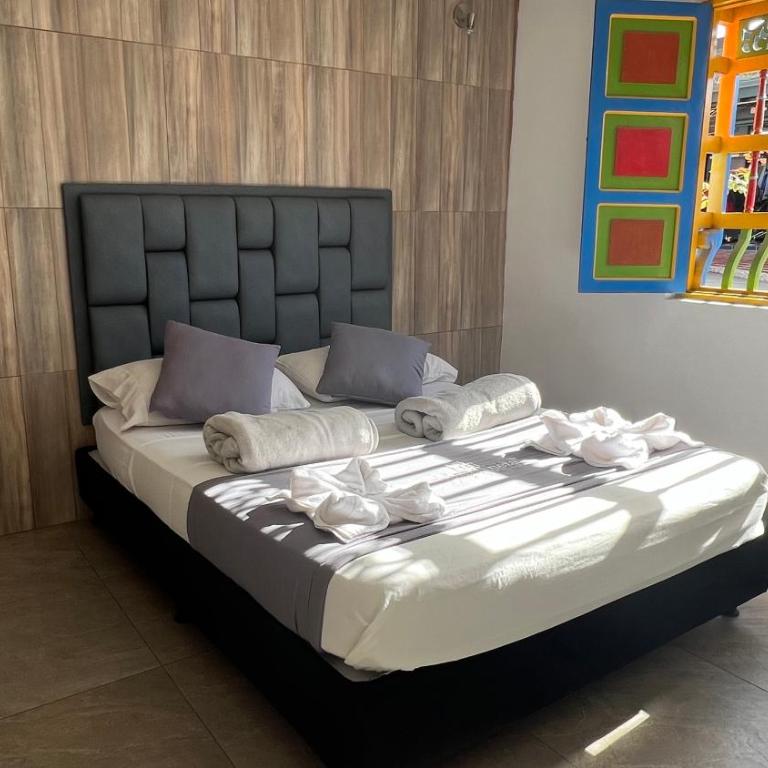 Apto Moderno, Ubicacion Perfecta, a media calle del Malecon y Embalse, a 8 min de la Piedra del Peñol - Apartamento de 2 dormitorios - 10