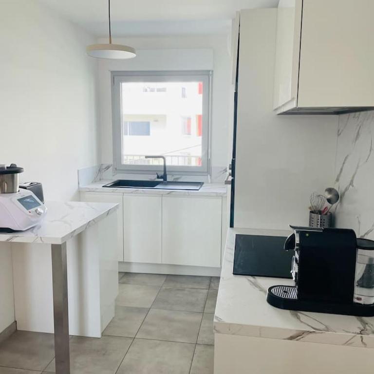 Spacious Near Center Terrace et Parking - Appartamento con 2 Camere da Letto, Balcone e Terrazza - 11
