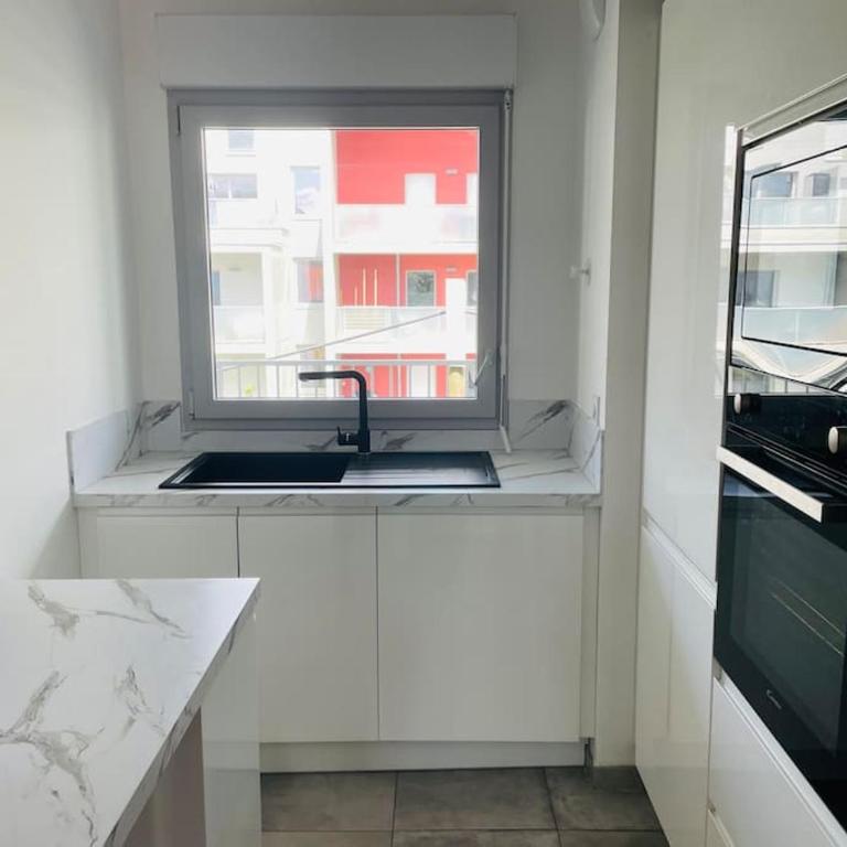 Spacious Near Center Terrace et Parking - Appartamento con 2 Camere da Letto, Balcone e Terrazza - 17
