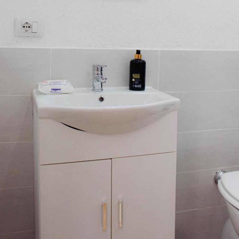 Leone Guest House - Appartamento Monolocale con Letto Queen-Size - 9