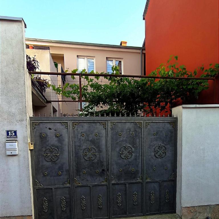 Apartman Orhan - Three-Bedroom Apartment - 2