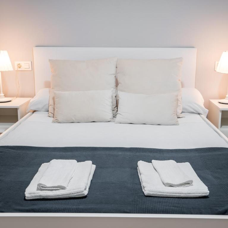 - Apartamento de 3 dormitorios - QH Estación de Tren - Three-Bedroom Apartment - 12