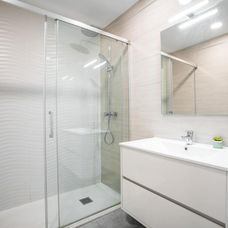 - Apartamento de 3 dormitorios - QH Estación de Tren - Three-Bedroom Apartment - 26