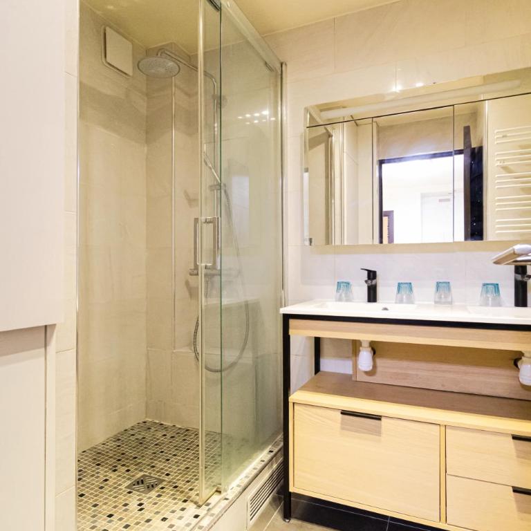 5-bedroom spacious and cosy flat close to the Eiffel Tower - Appartement - 12