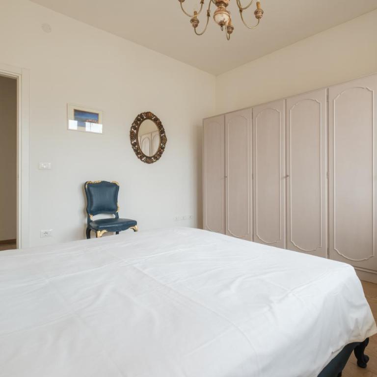 Stile Classico Ed Elegante In Centro Storico - Two-Bedroom Apartment - 17