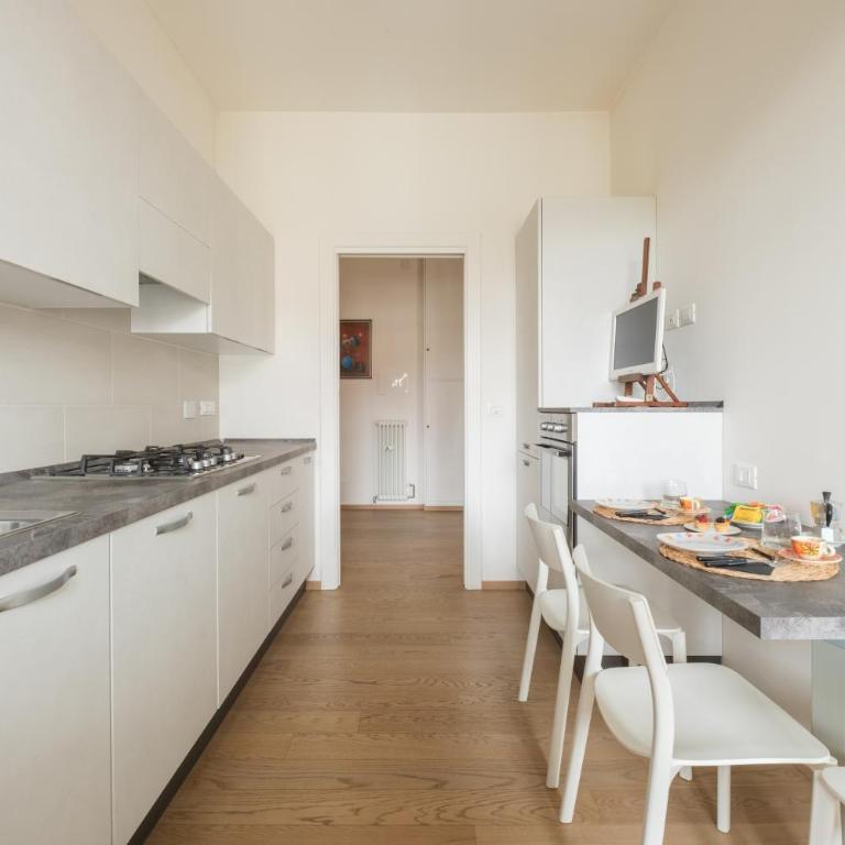 Stile Classico Ed Elegante In Centro Storico - Two-Bedroom Apartment - 10