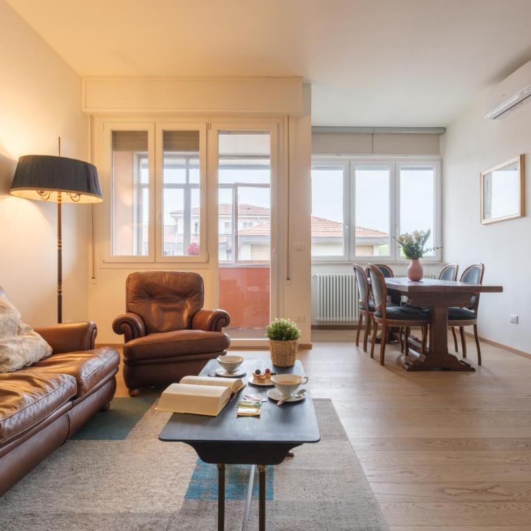 Stile Classico Ed Elegante In Centro Storico - Two-Bedroom Apartment - 1
