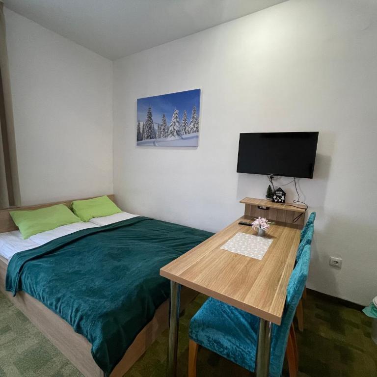 Apartments Konaci Kopaonik - Quadruple Room with Mountain View - 1