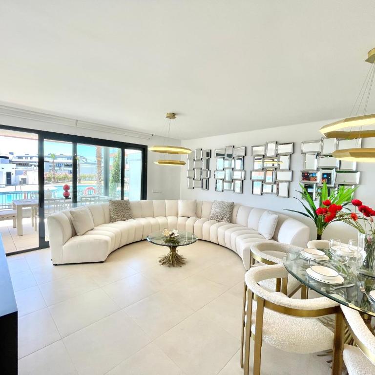 Upscale 3 bedroom Apartment 300m from the Beach - Three-Bedroom Apartment - 8