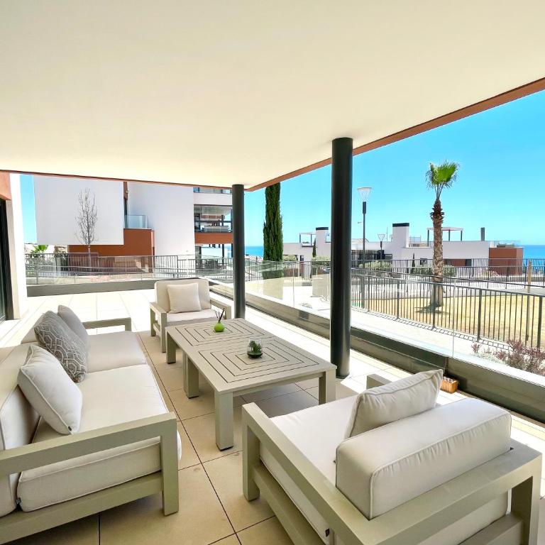 Upscale 3 bedroom Apartment 300m from the Beach - Three-Bedroom Apartment - 18