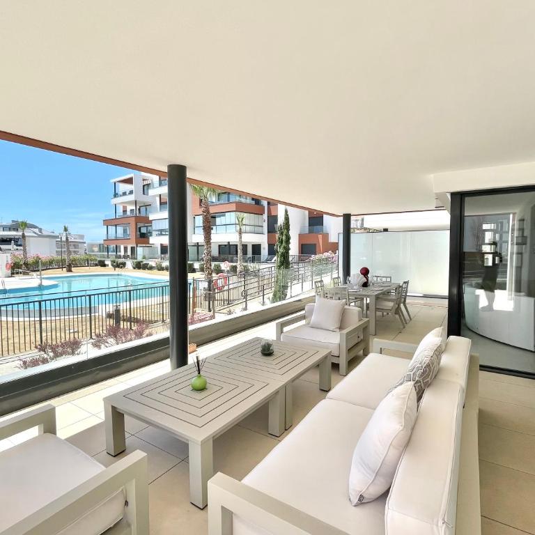 Upscale 3 bedroom Apartment 300m from the Beach - Three-Bedroom Apartment - 19