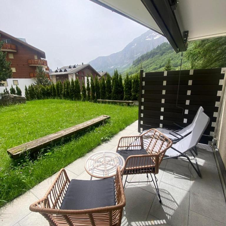 Studio magnifique avec terrasse spacieuse et jardin Loèche-les-Bains Vacances - Apartment mit 1 Schlafzimmer - 2