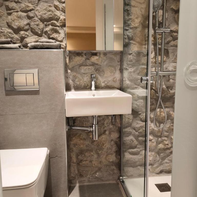 Apartamentos Calle Mayor 23 Llanes - Apartment with Port View and Balcony - 13