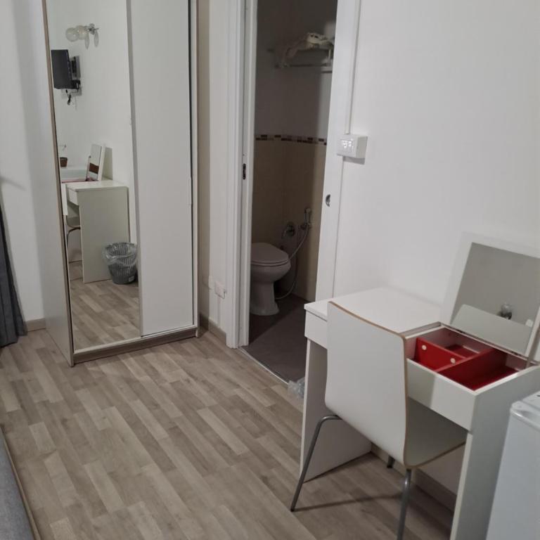Bedroom la stazione - Double Room with Balcony - 10
