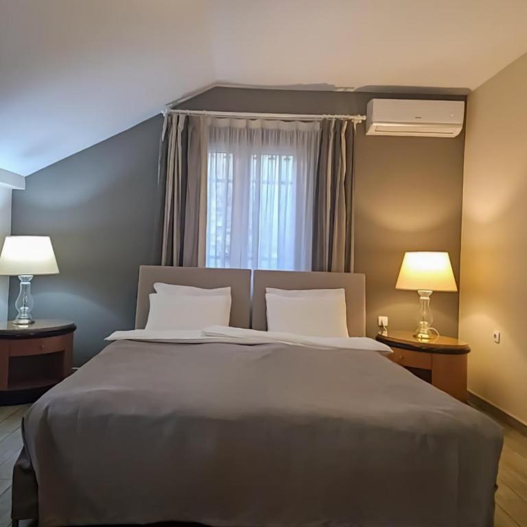 Male stepenice - Superior Trokrevetna Soba - 10