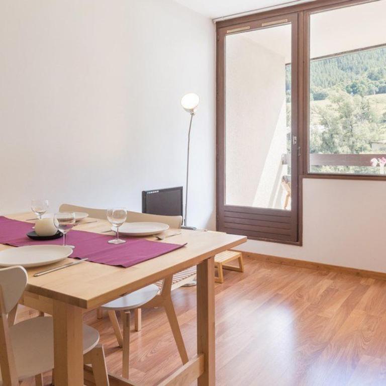 Studio rénové avec balcon sud, skis aux pieds, parking et grand jardin, La Salle-les-Alpes - Appartement 1 Chambre - 3