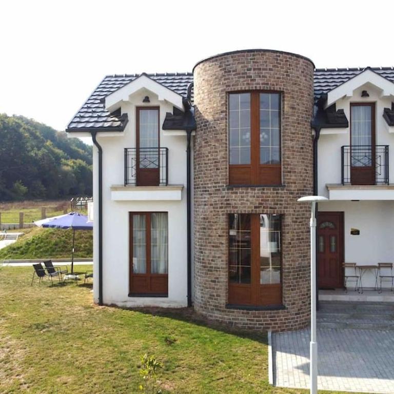 Royal King Villa 2 - Two-Bedroom Apartment - 1
