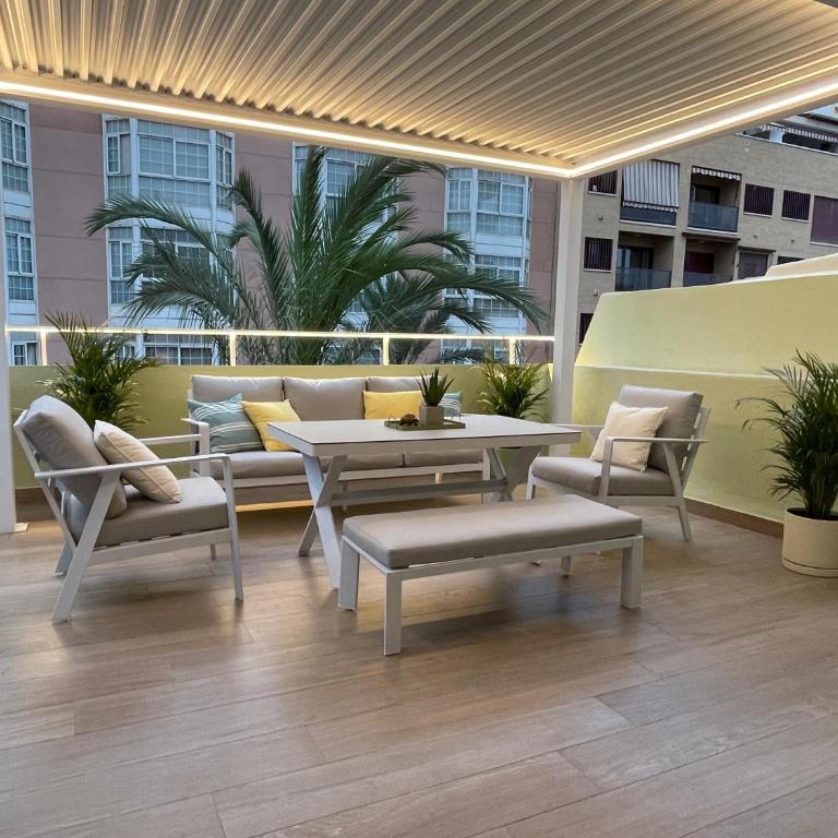 Gran ático con terraza en el centro de Alicante - Three-Bedroom Apartment - 7
