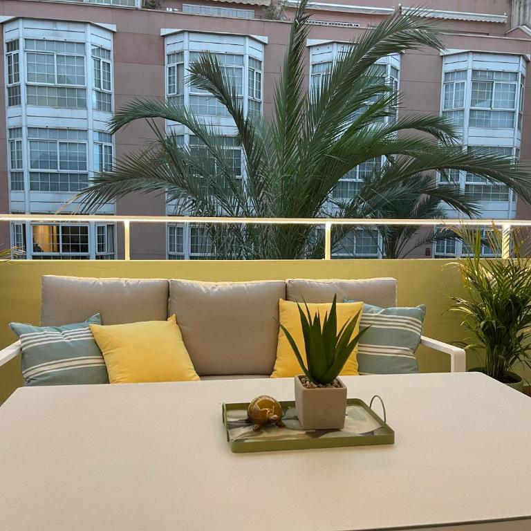 Gran ático con terraza en el centro de Alicante - Three-Bedroom Apartment - 10