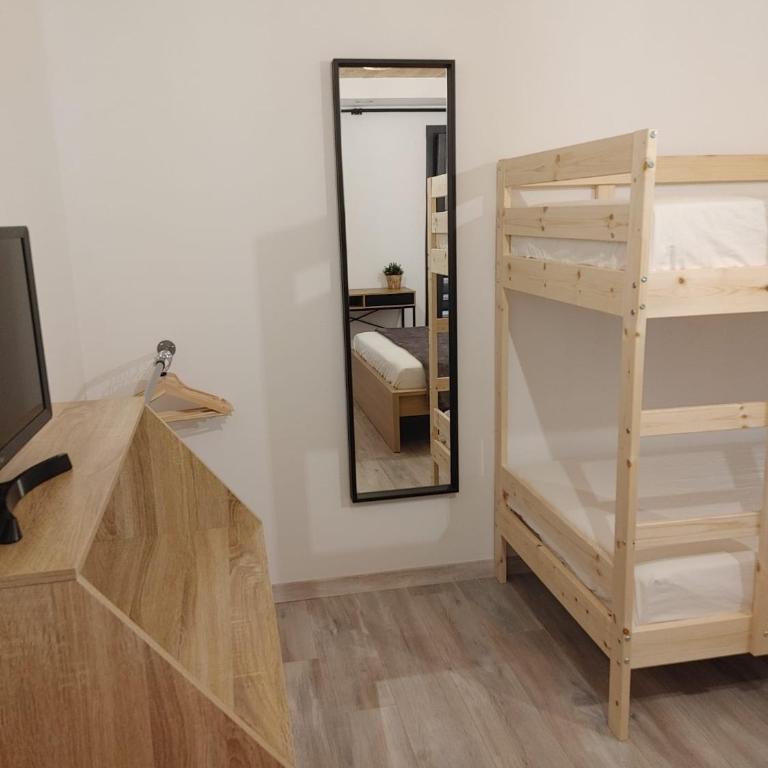 BiBraBe Home - Habitación Cuádruple Económica con baño compartido - 5