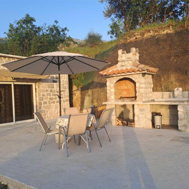 Village House DIMS - Two-Bedroom House - 10