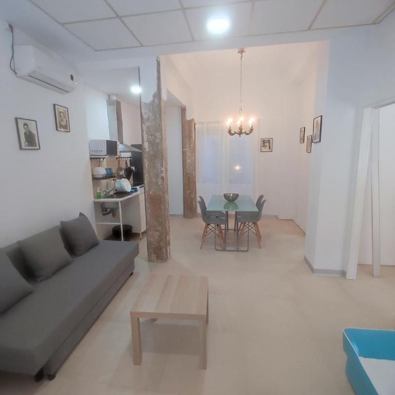 Valencia Beach PINK - One-Bedroom Apartment - 2