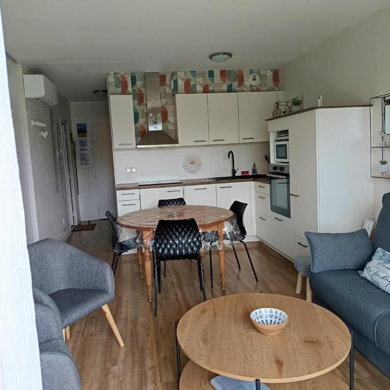 Appartement 3 étoiles, 2 chambres , cuisine aménagée, terrasse, face à la chaîne des Pyrénées - Appartamento con 2 Camere da Letto - 3