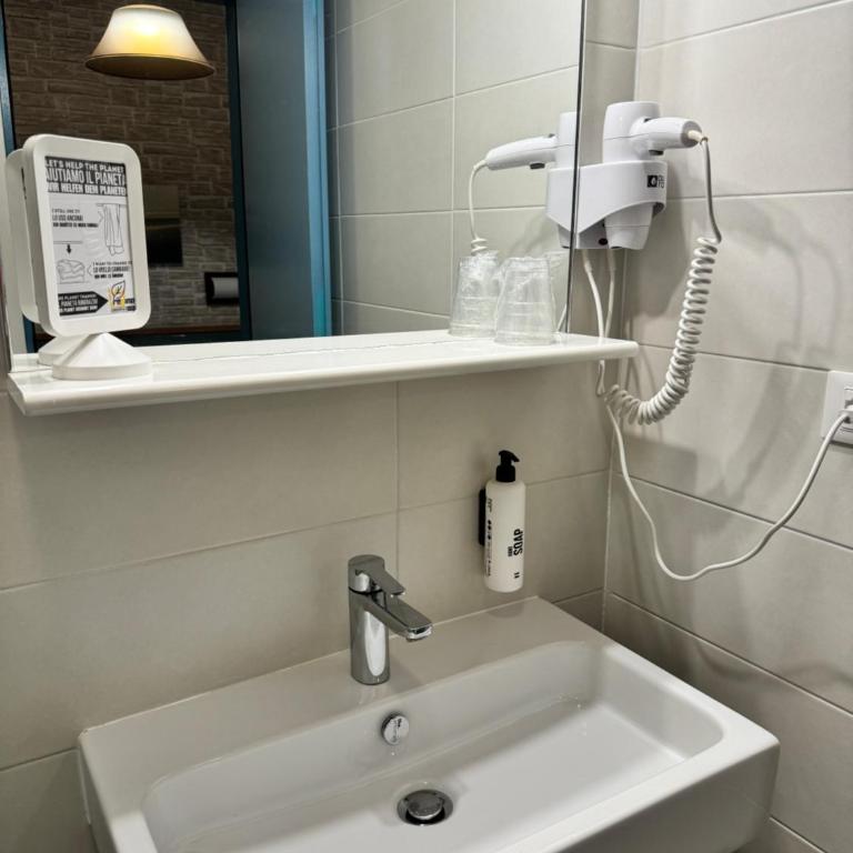 Regina Urban Beach Hotel - Camera Familiare con Balcone - 6