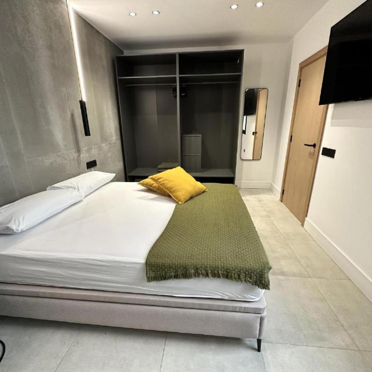Mirador Suites - Two-Bedroom Apartment with Terrace and Sea View - 15