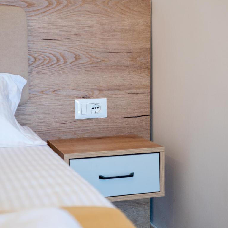 Illyria Hotel - Deluks Dvokrevetna Soba sa Bračnim Krevetom i Balkonom - 24