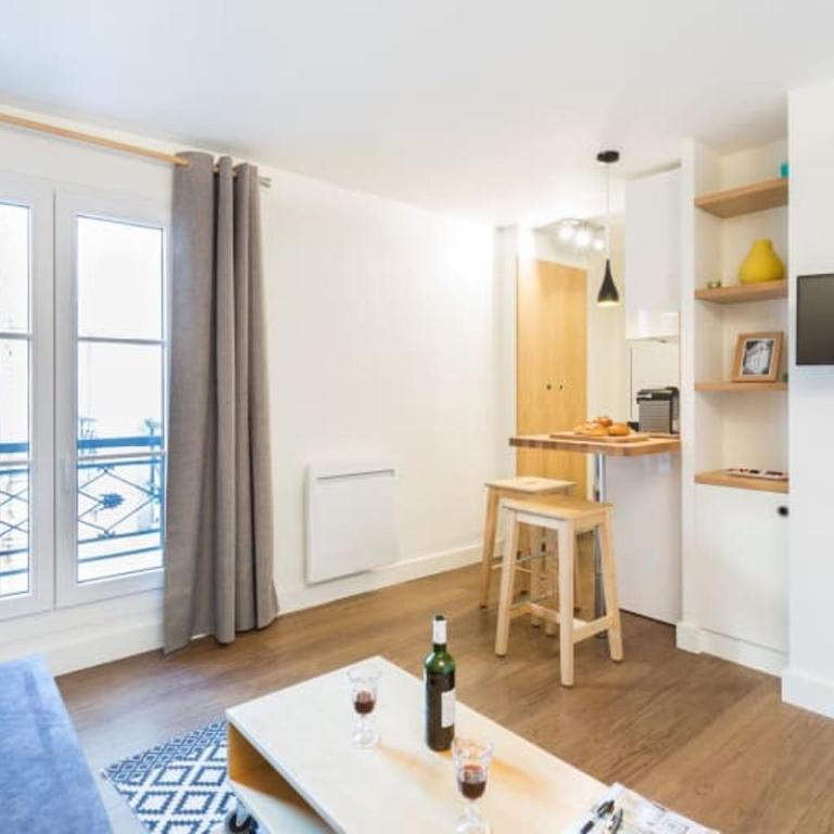GuestReady-Designer Studio for 2, close to Louvre! - Studio - 11