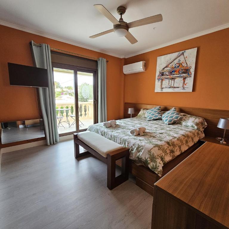 Luxury Villa - pool, hot tub, aircon, TVs, home cinema, office, Gbit Internet, sports equipment - Villa - 21