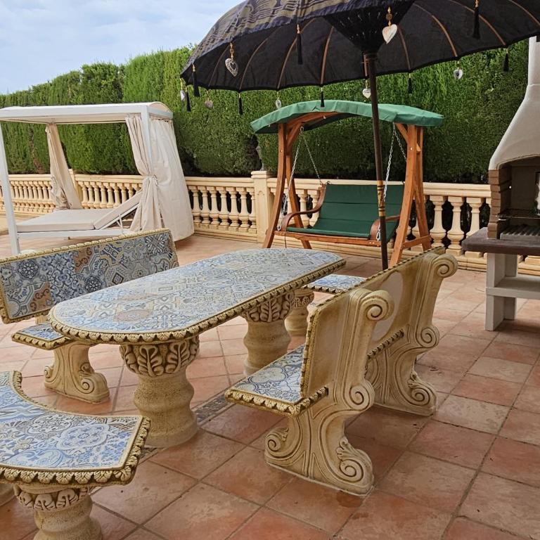 Luxury Villa - pool, hot tub, aircon, TVs, home cinema, office, Gbit Internet, sports equipment - Villa - 12