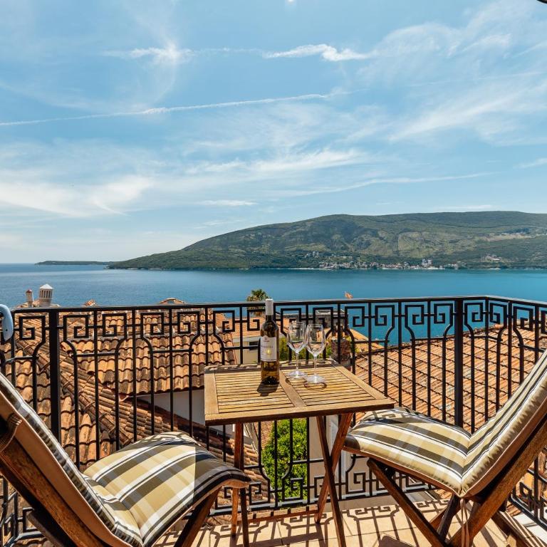 Guesthouse Villa Stari Grad - Dvokrevetna Soba sa Bračnim Krevetom i Balkonom - 5