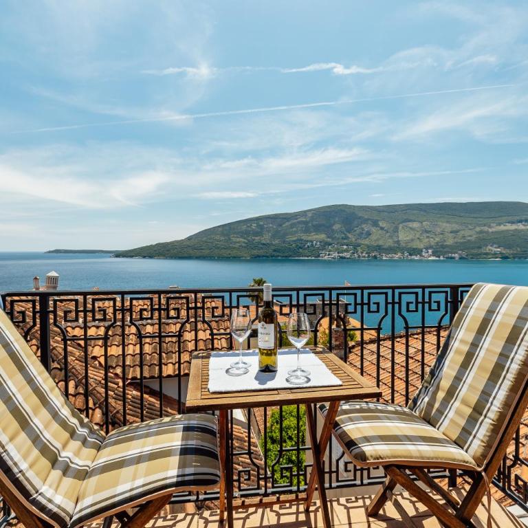 Guesthouse Villa Stari Grad - Dvokrevetna Soba sa Bračnim Krevetom i Balkonom - 9