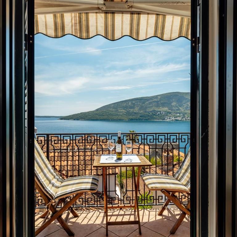 Guesthouse Villa Stari Grad - Dvokrevetna Soba sa Bračnim Krevetom i Balkonom - 10