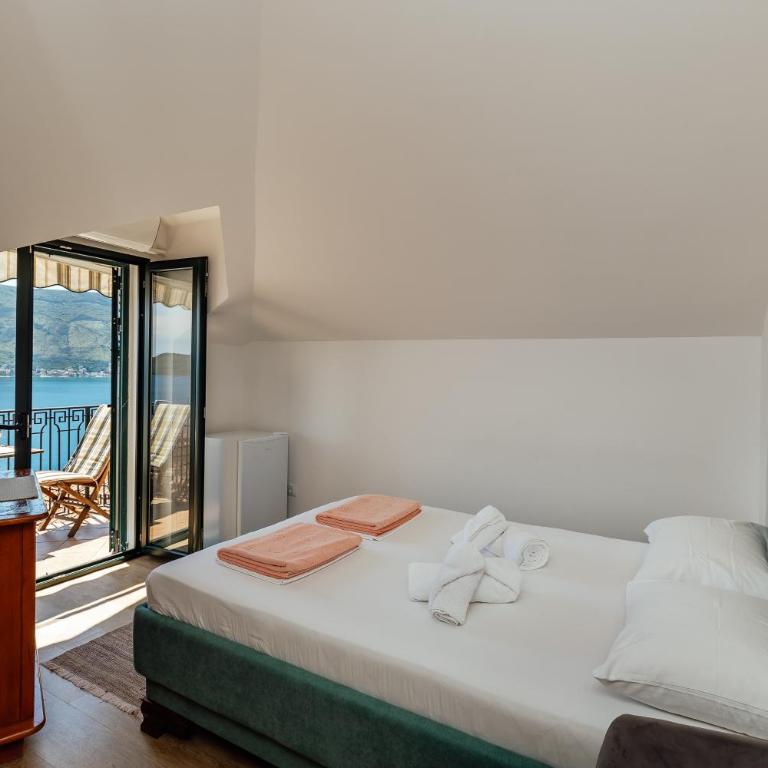 Guesthouse Villa Stari Grad - Dvokrevetna Soba sa Bračnim Krevetom i Balkonom - 12