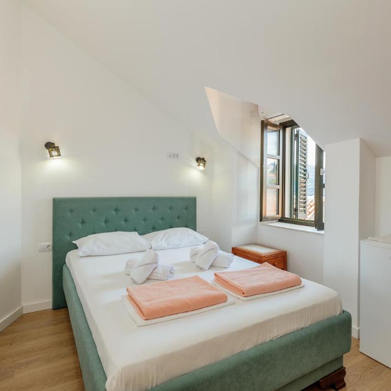 Guesthouse Villa Stari Grad - Dvokrevetna Soba sa Bračnim Krevetom - 1