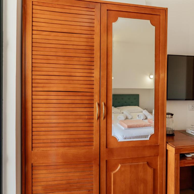 Guesthouse Villa Stari Grad - Trokrevetna Soba sa Pogledom na More - 5
