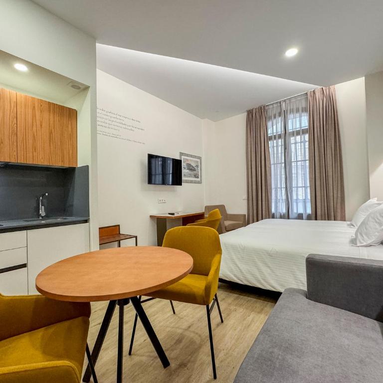Torreluz SUITES - Estudio Superior - 1