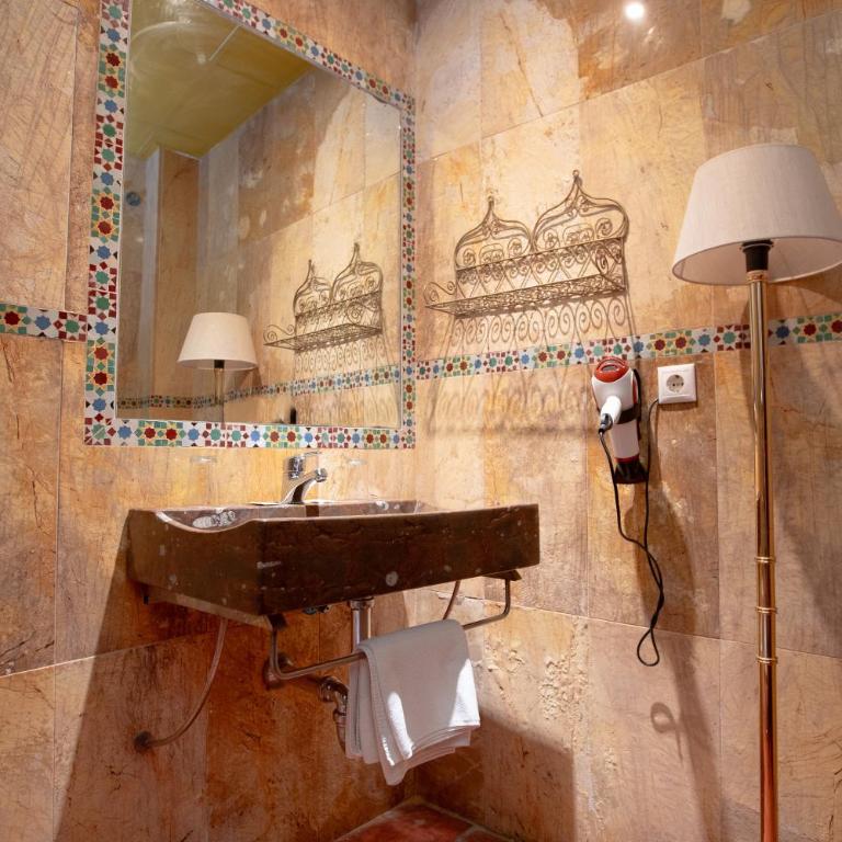 Safestay Cordoba Mezquita Catedral - Habitación Doble con baño privado - 3