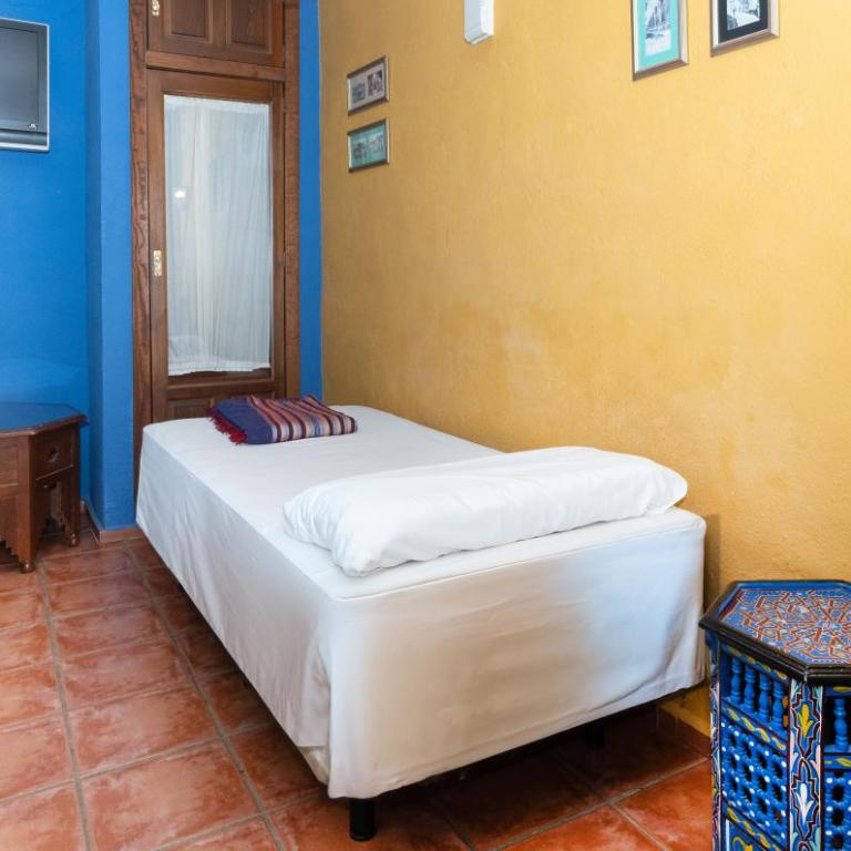 Safestay Cordoba Mezquita Catedral - Cama en habitación compartida mixta de 4 camas - 2