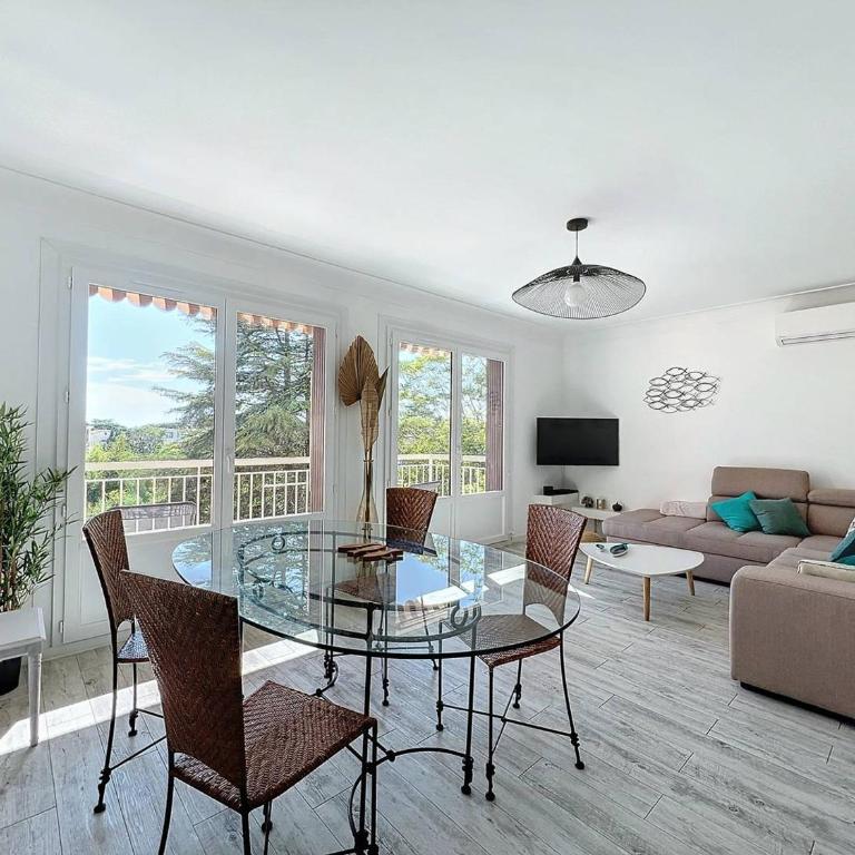 Lumineux T3 climatisé près de la plage des Lecques, avec double terrasse et parking. - FR-1-770-22 - Appartement - 1